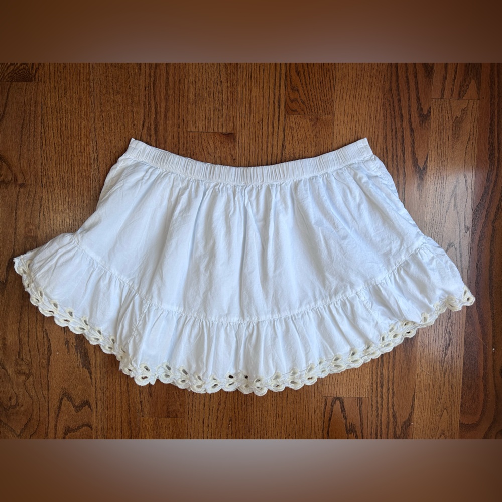 American Eagle High-Waisted Embroidered Eyelet Mini Skirt. Large - Picture 9 of 9
